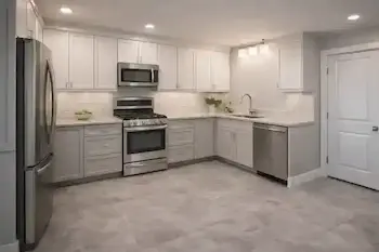 Pose de plancher flottant à Amos Abitibi pour maison résidentielle
